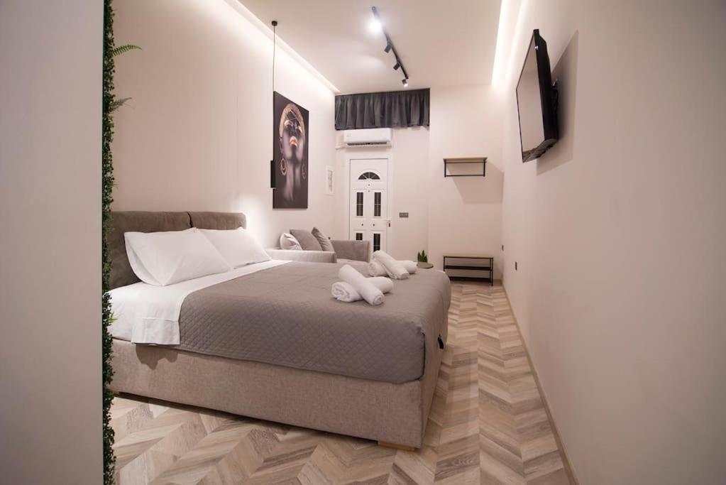 Joy'S Modern-Chic Home Kalamata Exterior photo